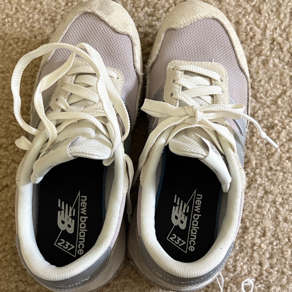 New Balance Gray and White Women's 7, Very clean and like new. - Picture 5 of 5